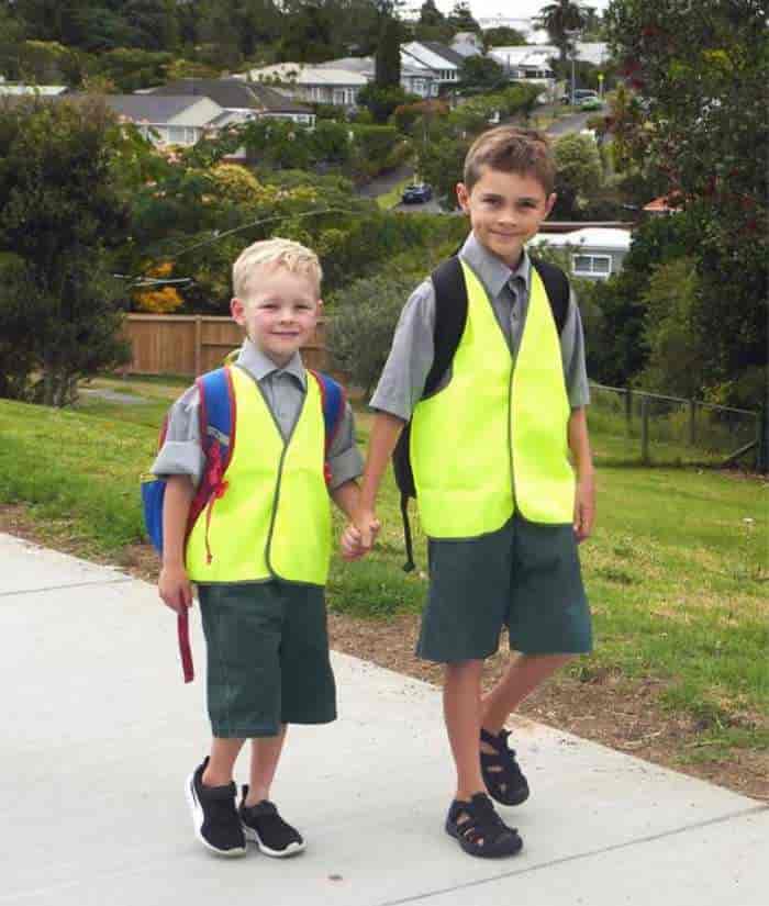 R200B-kids-hi-visibility-safety-vest-day-only-school-day-care